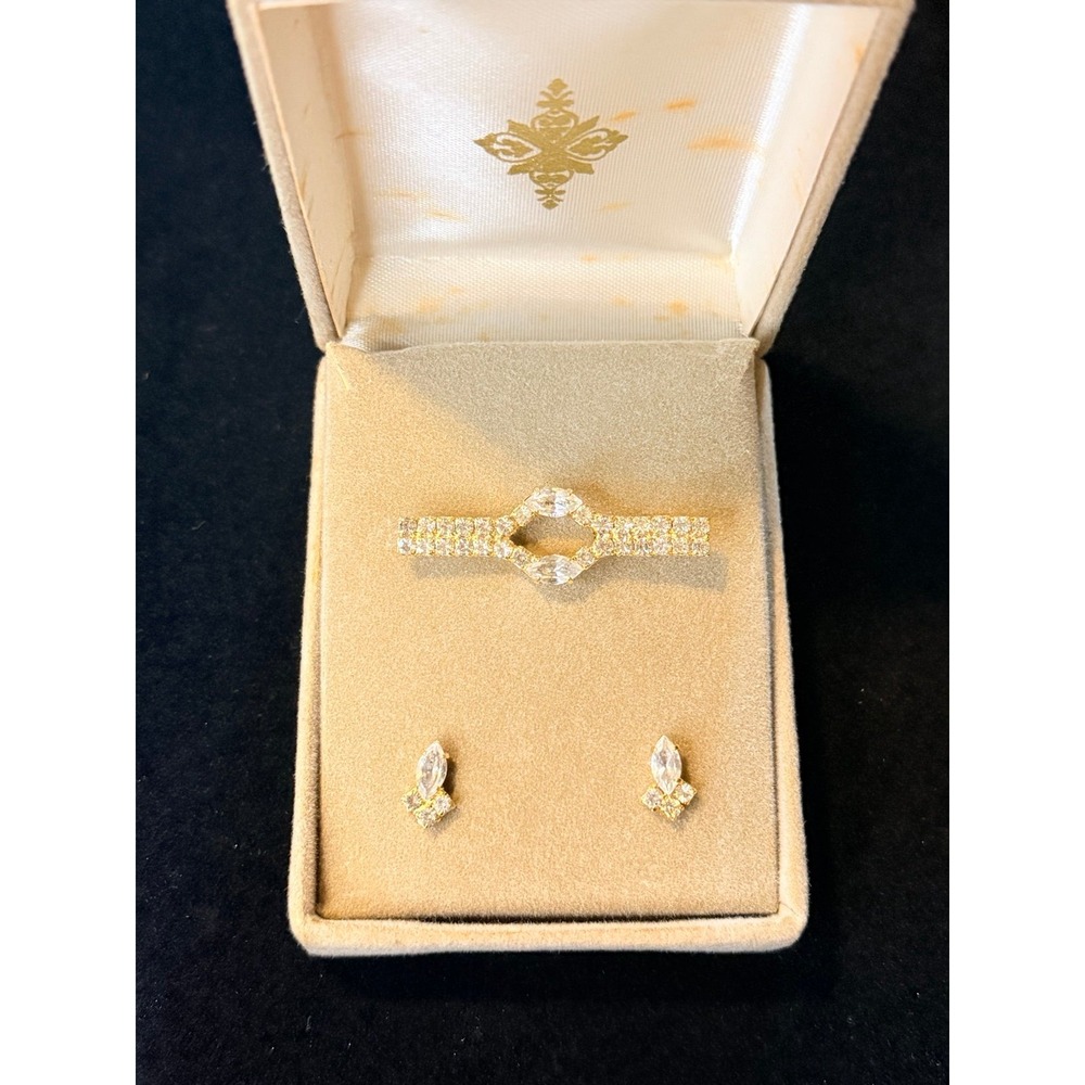 Vintage Pin & Stud Earring Set on Gold Setting